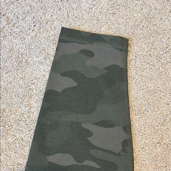 Old Navy Green Camouflage High Rise Leggings - Picture 3 of 4